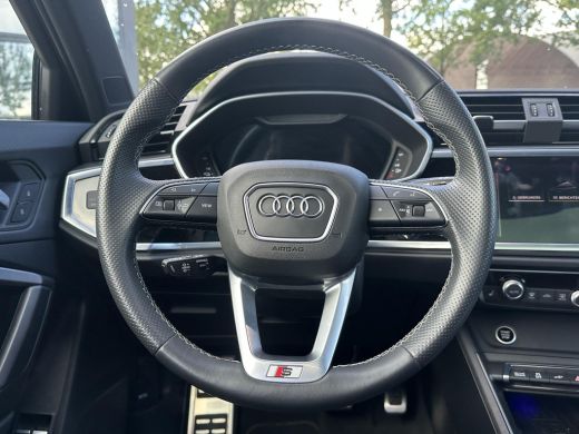Audi Q3 45 TFSI e S edition 3X S LINE VAN: 39.900,- VOOR: 36.877,- UW HERFST VOORDEEL: 3.023,- | BLACK OP... ActivLease financial lease
