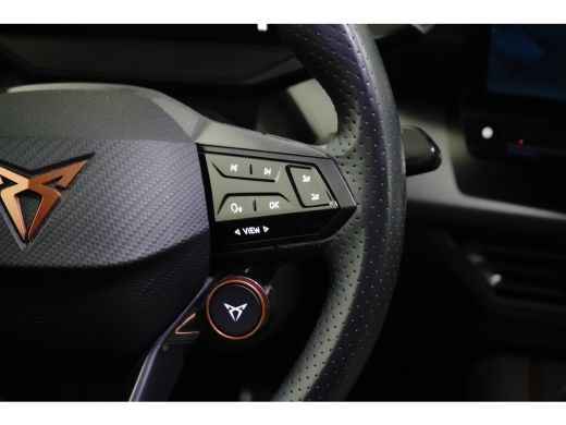 CUPRA Born Adrenaline 82 kWh l 360gr Camera l 19" l PDC v&a l Stoelverwarming l Matrix LED l Speciale bekled... ActivLease financial lease