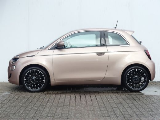 Fiat 500 3+1 La Prima 42 kWh | SOH 93% | ADAPTIVE CRUISE | DODEHOEKDETECTIE | CAMERA | STOELVERWARMING | P... ActivLease financial lease