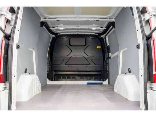 Ford Transit Custom L1H1 | 3-Zits | 130 PK | Camera | Cruise | PDC | Airco | Trekhaak ActivLease financial lease