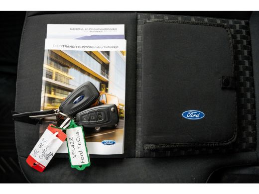 Ford Transit Custom L1H1 | 3-Zits | 130 PK | Camera | Cruise | PDC | Airco | Trekhaak ActivLease financial lease