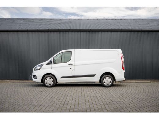 Ford Transit Custom L1H1 | 3-Zits | 130 PK | Camera | Cruise | PDC | Airco | Trekhaak ActivLease financial lease