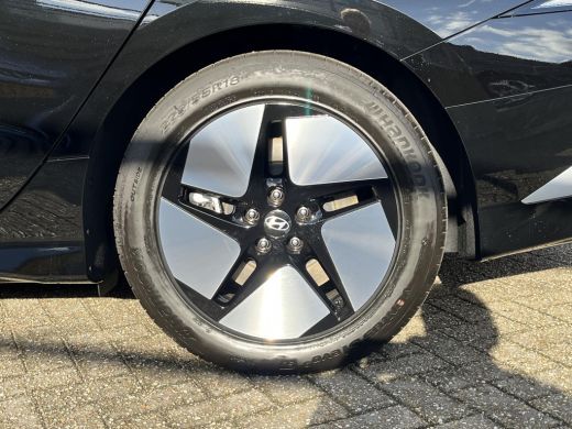 Hyundai IONIQ 6 Pure Edition 63 kWh | Facelift! | Nu in de showroom! | Rijklaarprijs! | ActivLease financial lease