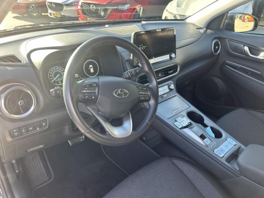 Hyundai Kona EV Fashion 64 kWh | 3 fase | Navigatie | Stoelverwarming | Apple carplay | Rijklaarprijs! | ActivLease financial lease