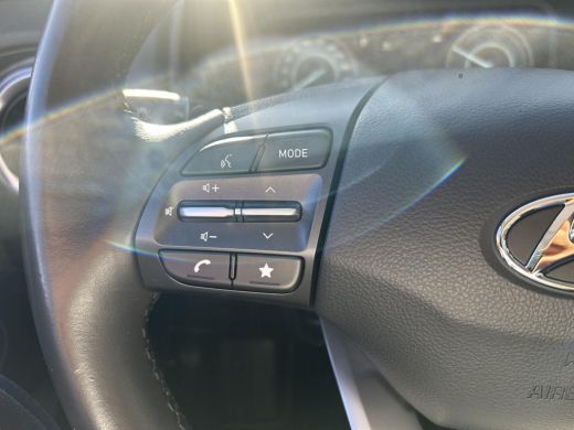 Hyundai Kona EV Fashion 64 kWh | 3 fase | Navigatie | Stoelverwarming | Apple carplay | Rijklaarprijs! | ActivLease financial lease