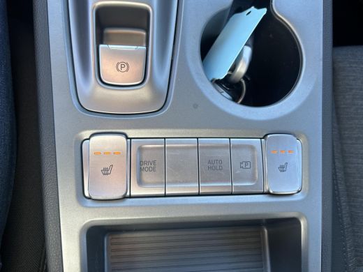 Hyundai Kona EV Fashion 64 kWh | 3 fase | Navigatie | Stoelverwarming | Apple carplay | Rijklaarprijs! | ActivLease financial lease