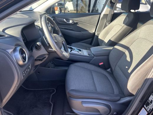 Hyundai Kona EV Fashion 64 kWh | 3 fase | Navigatie | Stoelverwarming | Apple carplay | Rijklaarprijs! | ActivLease financial lease