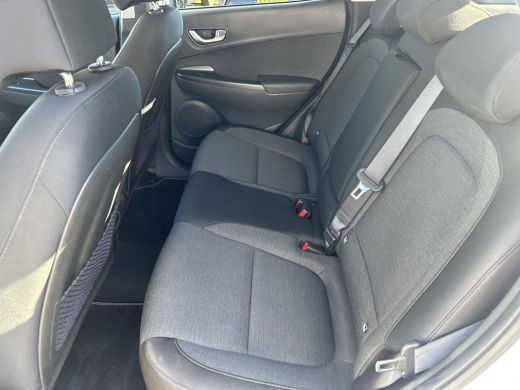 Hyundai Kona EV Fashion 64 kWh | 3 fase | Stoelverwarming | Navigatie | Apple carplay | Rijklaarprijs | ActivLease financial lease