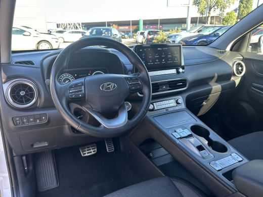 Hyundai Kona EV Fashion 64 kWh | 3 fase | Stoelverwarming | Navigatie | Apple carplay | Rijklaarprijs | ActivLease financial lease