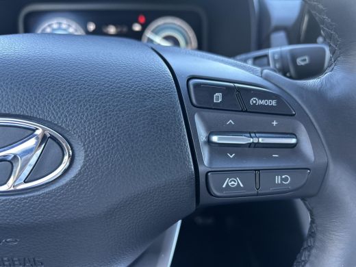 Hyundai Kona EV Fashion 64 kWh | 3 fase | Stoelverwarming | Navigatie | Apple carplay | Rijklaarprijs | ActivLease financial lease