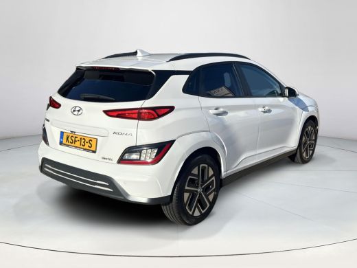 Hyundai Kona EV Fashion 64 kWh | 3 fase | Stoelverwarming | Navigatie | Apple carplay | Rijklaarprijs | ActivLease financial lease