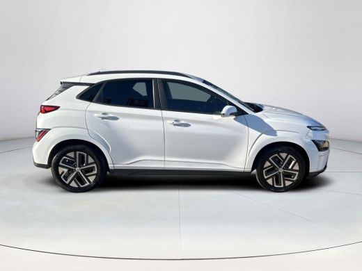 Hyundai Kona EV Fashion 64 kWh | 3 fase | Stoelverwarming | Navigatie | Apple carplay | Rijklaarprijs | ActivLease financial lease