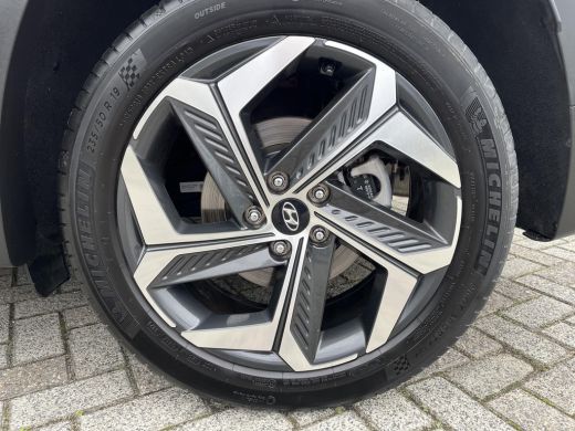 Hyundai Tucson 1.6 T-GDI PHEV Premium Sky 4WD | Rijklaarprijs! | 3 jaar garantie | Panoramadak | Meest luxe uitv... ActivLease financial lease