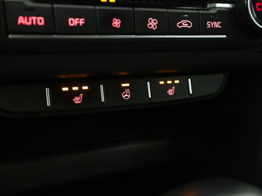 Kia Ceed 1.5 T-GDi DynamicPlusLine 160Pk Automaat (APPLE CARPLAY, GROOT NAVI, STUUR/STOELVERWARMING, SPORT... ActivLease financial lease