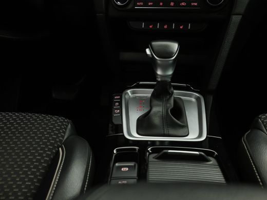 Kia Ceed 1.5 T-GDi DynamicPlusLine 160Pk Automaat (APPLE CARPLAY, GROOT NAVI, STUUR/STOELVERWARMING, SPORT... ActivLease financial lease