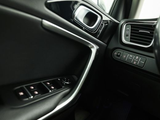 Kia Ceed 1.5 T-GDi DynamicPlusLine 160Pk Automaat (APPLE CARPLAY, GROOT NAVI, STUUR/STOELVERWARMING, SPORT... ActivLease financial lease