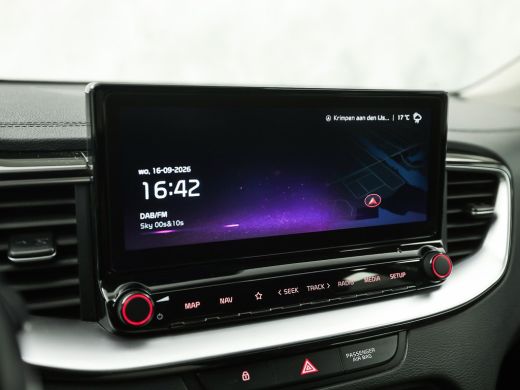 Kia Ceed 1.5 T-GDi DynamicPlusLine 160Pk Automaat (APPLE CARPLAY, GROOT NAVI, STUUR/STOELVERWARMING, SPORT... ActivLease financial lease