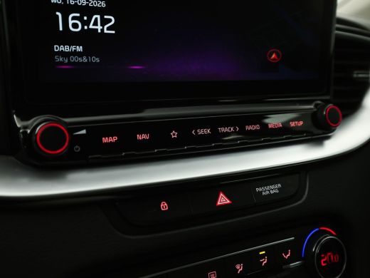 Kia Ceed 1.5 T-GDi DynamicPlusLine 160Pk Automaat (APPLE CARPLAY, GROOT NAVI, STUUR/STOELVERWARMING, SPORT... ActivLease financial lease