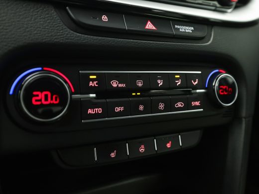 Kia Ceed 1.5 T-GDi DynamicPlusLine 160Pk Automaat (APPLE CARPLAY, GROOT NAVI, STUUR/STOELVERWARMING, SPORT... ActivLease financial lease
