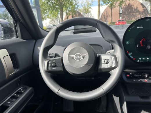 Mini Countryman E Blackyard 66.5 kWh SOH 100% | VAN: &euro; 37.900,- VOOR: &euro; 35.877,- UW HERFSTVOORDEEL: &euro; 2.023,- | H... ActivLease financial lease
