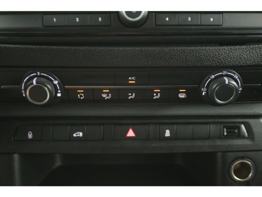 Opel Vivaro-e L3H1 75 kWh Long Range | Snelladen | SOH 91% | Airco | Cruise | 3 Zits | Parkeersens. ActivLease financial lease