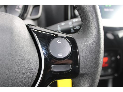 Peugeot 108 1.0 e-VTi Allure | Navi by app | Camera | Climate control | All season | Extra geinte ramen | Lic... ActivLease financial lease