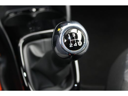 Peugeot 108 1.0 e-VTi Allure | Navi by app | Camera | Climate control | All season | Extra geinte ramen | Lic... ActivLease financial lease