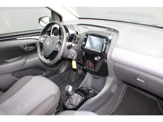 Peugeot 108 1.0 e-VTi Allure | Navi by app | Camera | Climate control | All season | Extra geinte ramen | Lic... ActivLease financial lease