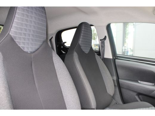 Peugeot 108 1.0 e-VTi Allure | Navi by app | Camera | Climate control | All season | Extra geinte ramen | Lic... ActivLease financial lease