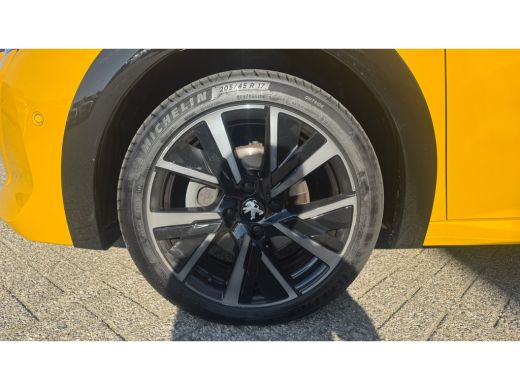 Peugeot 208 1.2 PURETECH 100PK GT PACK / NAVI / LEDER / CLIMA / PDC / 17" LMV / CAMERA / KEYLESS / APPLE CARP... ActivLease financial lease