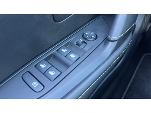 Peugeot 208 1.2 PURETECH 100PK GT PACK / NAVI / LEDER / CLIMA / PDC / 17" LMV / CAMERA / KEYLESS / APPLE CARP... ActivLease financial lease