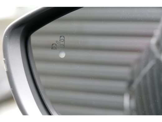 Peugeot 208 1.2 PureTech GT / CAMERA / STOELVERWARMING / FULL-LED / 17"LMV / NAVI / CLIMA / PDC / BLUETOOTH /... ActivLease financial lease
