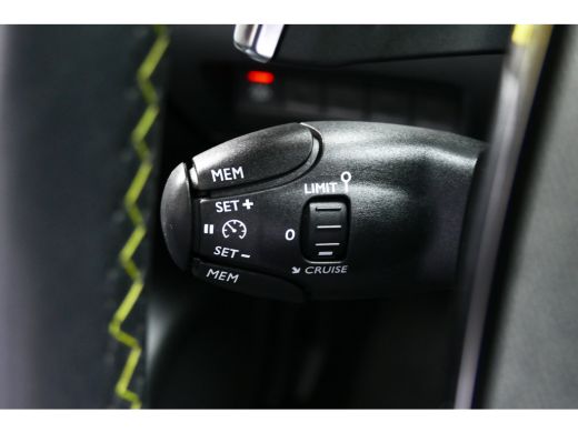 Peugeot 208 1.2 PureTech GT / CAMERA / STOELVERWARMING / FULL-LED / 17"LMV / NAVI / CLIMA / PDC / BLUETOOTH /... ActivLease financial lease