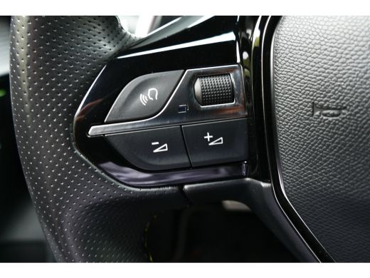 Peugeot 208 1.2 PureTech GT / CAMERA / STOELVERWARMING / FULL-LED / 17"LMV / NAVI / CLIMA / PDC / BLUETOOTH /... ActivLease financial lease