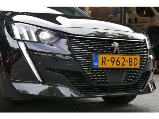 Peugeot 208 1.2 PureTech GT / CAMERA / STOELVERWARMING / FULL-LED / 17"LMV / NAVI / CLIMA / PDC / BLUETOOTH /... ActivLease financial lease
