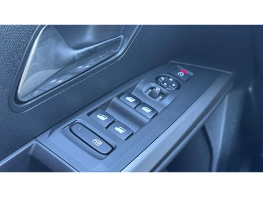 Peugeot 3008 1.2 HYBRID 145PK ALLURE AUTOMAAT / NAVI / LEDER / CLIMA / FULL-LED / 19" LMV / KEYLESS / CAMERA /... ActivLease financial lease