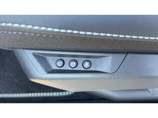 Peugeot 3008 1.2 HYBRID 145PK GT AUTOMAAT / NAVI / LEDER / CLIMA / LED / PDC / 19" LMV / ALCANTARA / CAMERA / ... ActivLease financial lease