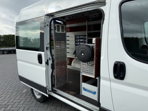 Peugeot Boxer 2.0 HDI 131 PK EURO 6 / L1H2 / SORTIMO INRICHTING / WERKPLAATS / CAMERA / CRUISE / AIRCO / NAVI ActivLease financial lease