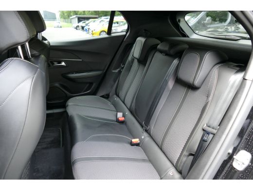 Peugeot e-2008 136PK 50KWH GT / CAMERA V+A / KEYLESS / FULL-LED / 17"LMV /  NAVI / CLIMA / PDC / BLUETOOTH / CRU... ActivLease financial lease
