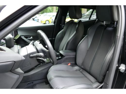 Peugeot e-2008 136PK 50KWH GT / CAMERA V+A / KEYLESS / FULL-LED / 17"LMV /  NAVI / CLIMA / PDC / BLUETOOTH / CRU... ActivLease financial lease