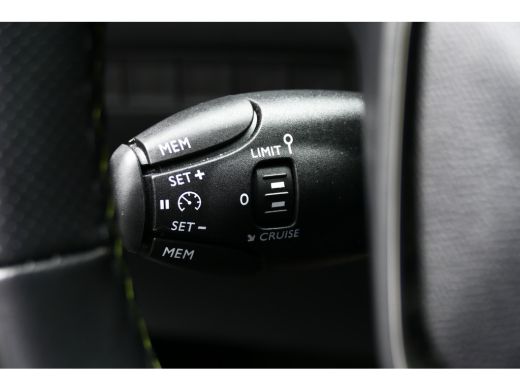 Peugeot e-2008 136PK 50KWH GT / CAMERA V+A / KEYLESS / FULL-LED / 17"LMV /  NAVI / CLIMA / PDC / BLUETOOTH / CRU... ActivLease financial lease