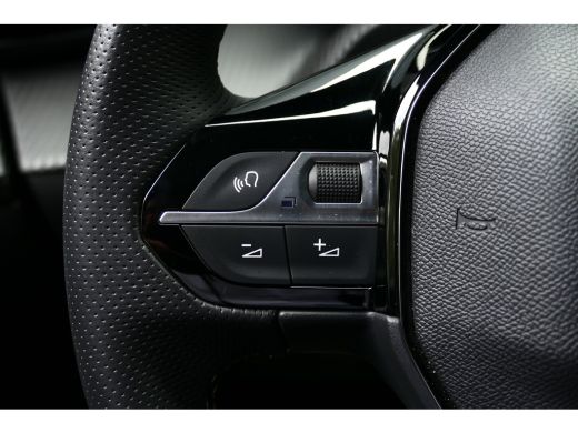 Peugeot e-2008 136PK 50KWH GT / CAMERA V+A / KEYLESS / FULL-LED / 17"LMV /  NAVI / CLIMA / PDC / BLUETOOTH / CRU... ActivLease financial lease