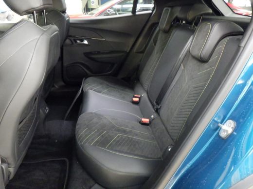 Peugeot e-2008 EV GT Avantage 54 kWh | Fase 3 laden | SOH 98% | Massage | Luxe stoelen | Warmtepomp | Navigatie ... ActivLease financial lease