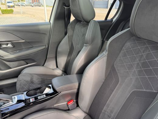 Peugeot e-208 EV GT Pack 50 kWh SOH 97,19% | Alcantara Interieur | Stoelverwarming | Camera | Apple Carplay / A... ActivLease financial lease