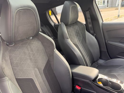 Peugeot e-208 EV GT Pack 50 kWh SOH 97,19% | Alcantara Interieur | Stoelverwarming | Camera | Apple Carplay / A... ActivLease financial lease