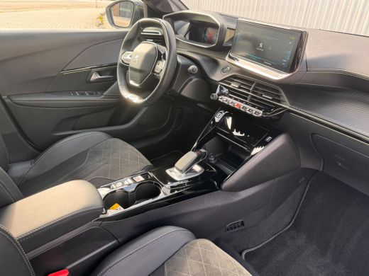 Peugeot e-208 EV GT Pack 50 kWh SOH 97,19% | Alcantara Interieur | Stoelverwarming | Camera | Apple Carplay / A... ActivLease financial lease