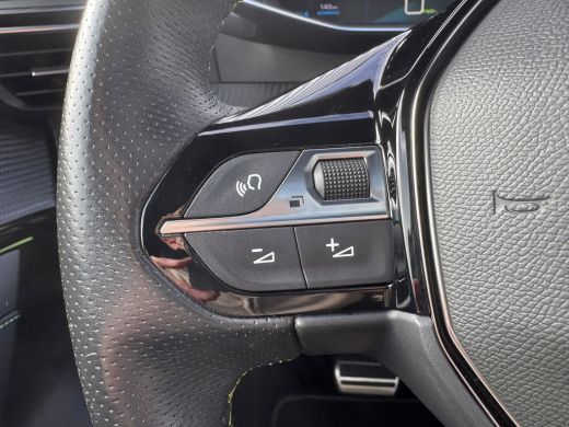 Peugeot e-208 EV GT Pack 50 kWh SOH 97,19% | Alcantara Interieur | Stoelverwarming | Camera | Apple Carplay / A... ActivLease financial lease
