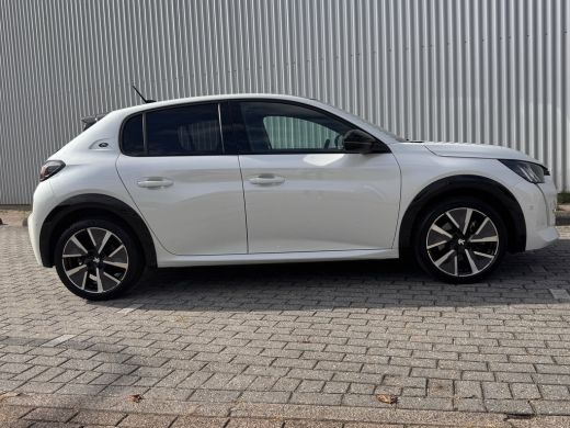 Peugeot e-208 EV GT Pack 50 kWh SOH 97,19% | Alcantara Interieur | Stoelverwarming | Camera | Apple Carplay / A... ActivLease financial lease