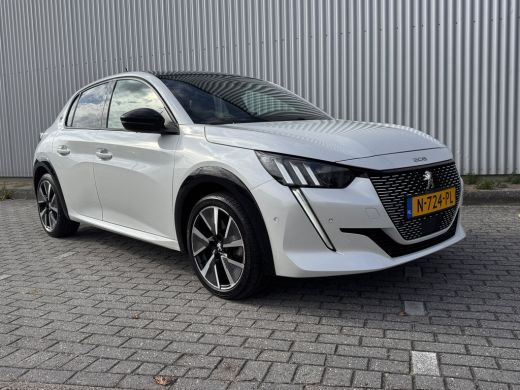 Peugeot e-208 EV GT Pack 50 kWh SOH 97,19% | Alcantara Interieur | Stoelverwarming | Camera | Apple Carplay / A... ActivLease financial lease