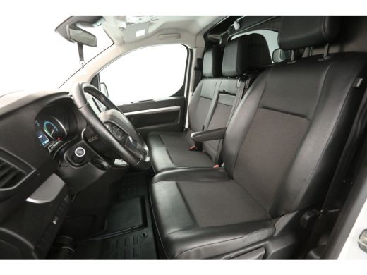 Peugeot e-Expert 50 kWh L3H1 | Snelladen | SOH 92% | Airco | Cruise | Camera | 3 Zits | Carplay | Trekhaak | Parke... ActivLease financial lease
